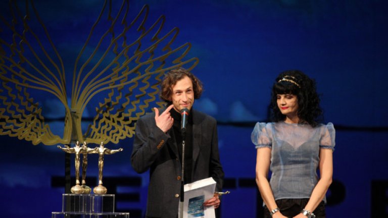 Леонид Йовчев взе отличието за водеща мъжка роля в постановките "Малдорор" и "Гео". Йовчев беше отличен и заедно с Ани Васева за оригинални търсения в областта на театралния език. (ГАЛЕРИЯ)