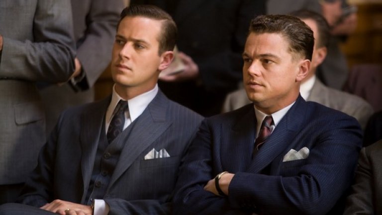 23. "Дж. Едгар" (J. Edgar, 2011)
Дългата сага, режисирана от Клинт Ийстууд за живота на човека, променил разузнавателните служби на САЩ, поставя огромни изисквания пред Ди Каприо. Той трябва да остарее с десетилетия, да направи така, че публиката да хареса неговия чудовищен персонаж, трябва да изиграе трудно доловими емоции. И въпреки, че Лео дава най-доброто от себе си, нищо във филма не му оказва подкрепа. Отличен пример за добър актьор, попаднал в посредствена продукция.