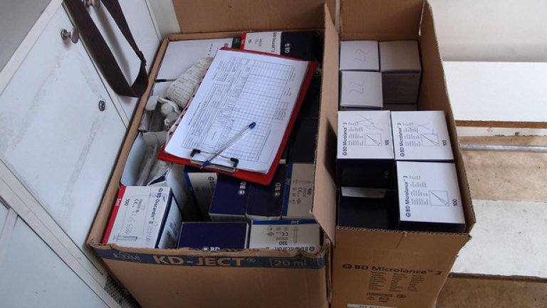 Игли, спринцовки и списъци - полу-анонимни