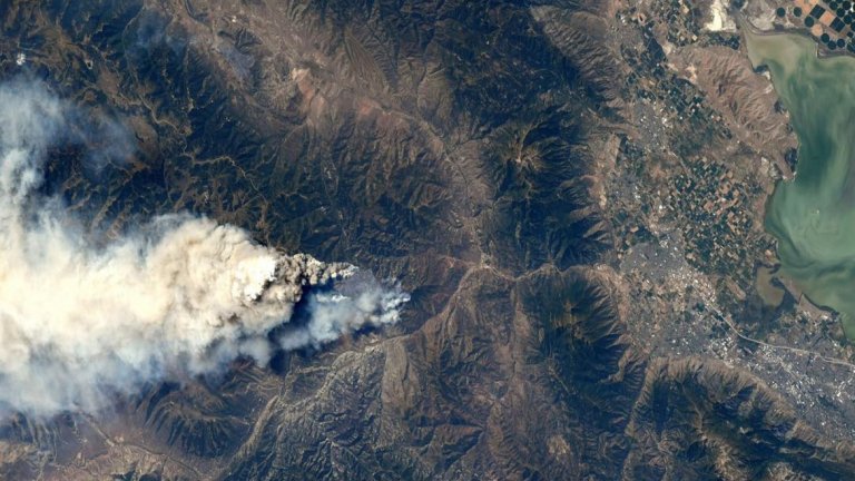 Огромен пожар, заснет от МКС
