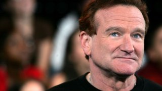 Робин Уилямс
Приживе актьорът Робин Уилямс е изгарял от желание да изиграе гиганта Хагрид от поредицата "Хари Потър", но за режисьора Крис Кълъмбъс и за авторката на книгите Дж.К.Роулинг е имало един съществен проблем - Робин не е британец. Още при старата на кастинга създателката на романите за момчето магьосник поставя условието за изцяло британски състав на актьорите във филмите и не готова на компромис с гражданството, дори когато става въпрос за талант от величината на Робин Уилямс.