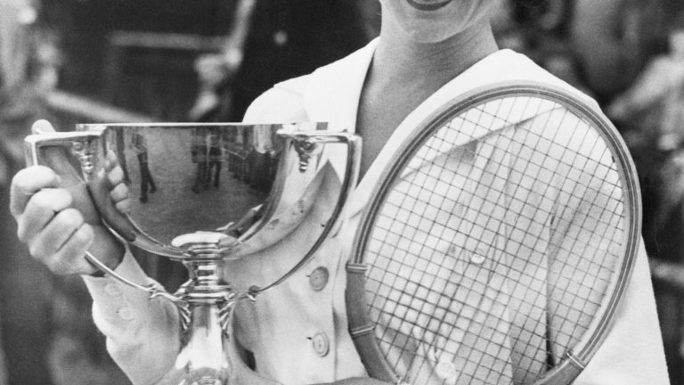 Лилаво бельо на "Уимбълдън", изнасилване, катастрофа с хеликоптер и 12 котки: Трагичната история на Гaси Моран