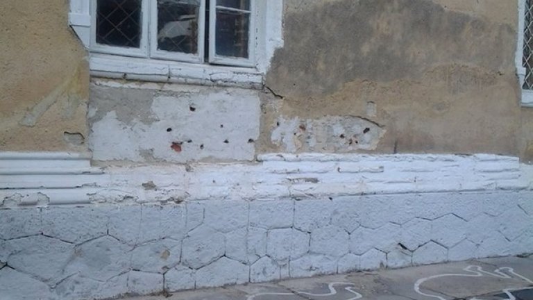 Мястото в град Търговище, където са разстреляни Чаушеску и съпругата му Елена. Днес мястото е отворено за туристически посещения и снимки с очертанията на двете тела.