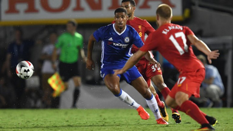 3. Нов бранител, стари проблеми за Ливърпул
Рагнар Клаван изглежда голям и солиден защитник, но все пак Юрген Клоп и феновете няма как да са доволни от допуснатия гол. Всъщност, младият Марко Груич изпусна Гари Кейхил, а подобни леки грешки костваха много на мърсисайдци през миналия сезон.