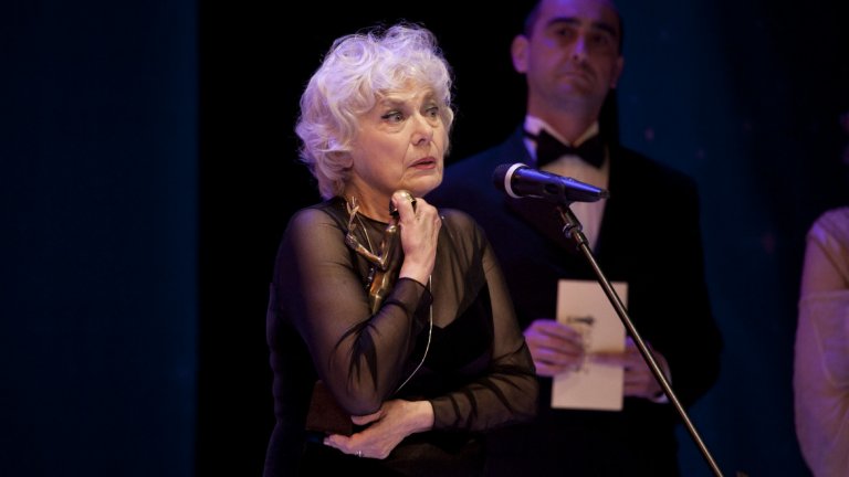 Меглена Караламбова получи награда за най-добра женска роля ("Разговори с мама")