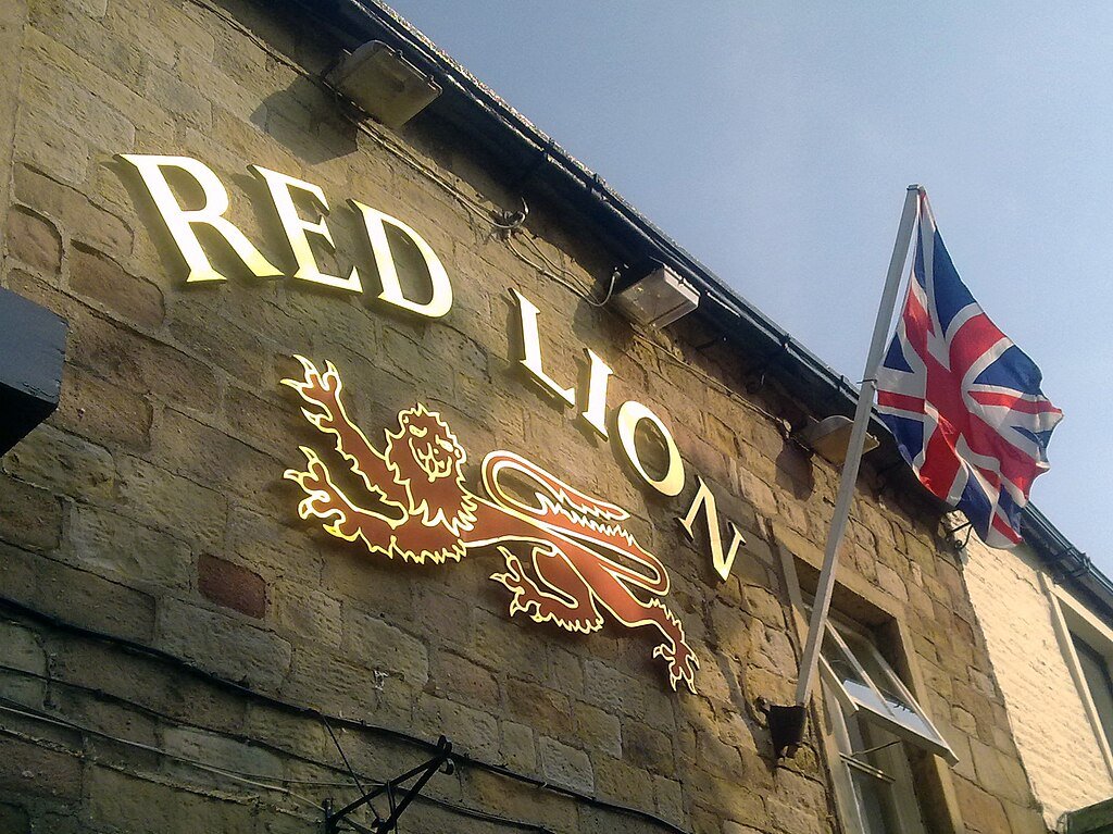 The_Red_Lion_-_geograph.org.uk_-_2384860