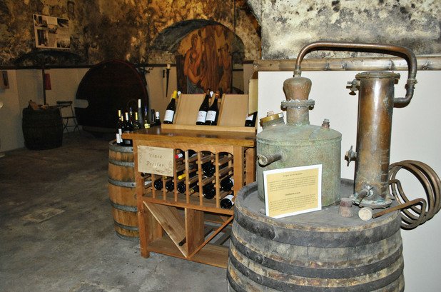 8 години - толкова време минава, когато традиционните "инструменти" на винарите в България бъдат събрани от къде ли не