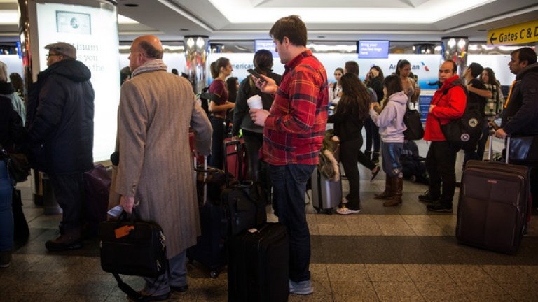 Минавам граничен контрол и влизам в Чикаго - един от най-големите български градове.