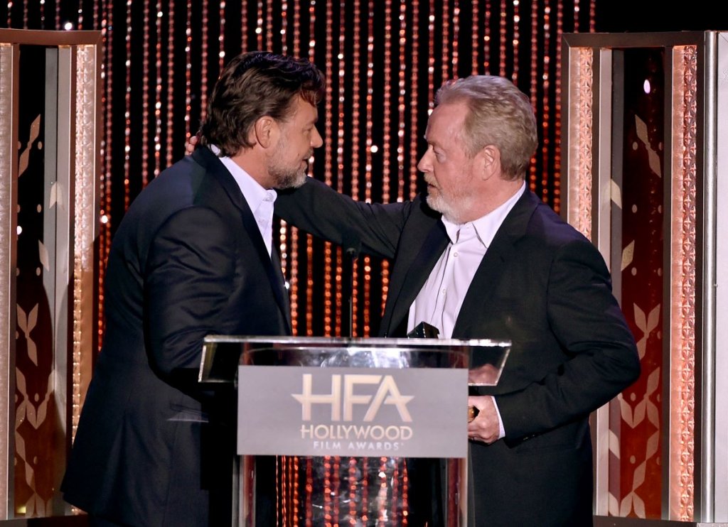 Ръсел Кроу и Ридли Скот
Когато се говори за творческите обединения актьор-режисьор, няма как да се пренебрегне и колаборацията между Ръсел Кроу и Ридли Скот, започнала през 2000 г. с “Гладиаторът”, спечелил 5 награди “Оскар”, включително и за “най-добър филм”.
След големия успех двамата продължават работата заедно по още 4 филма - “Добра година”, “Американски гангстер”, “Мрежа от лъжи” и “Робин Худ”.