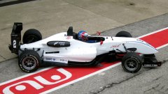 Денислав Шишев вече има зад гърба си два теста в италианската Формула 3