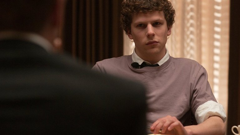 Социалната мрежа (The Social Network, 2010 г.)

Един студент от Харвард създава социална мрежа. Името му е Марк Зукърбърг, а тя се казва Facebook. Никой не подозира, че ще промени света. Много преди това да стане, Зукърбърг за пръв, но не и последен път ще бъде съден, включително и от свои доскорошни приятели.

Това е не само сюжета на филма, но и до голяма степен истинската история зад създаването на най-популярната социална мрежа в света. Написан от Соркин и режисиран от Дейвид Финчър, този филм попада в графата "задължителни за гледане", макар хората, показани в него, да го определят по-скоро като развлекателен, отколкото достоверен. Спечели и три награди "Оскар", между които такъв за Соркин за най-добър адаптиран сценарий. Както той обаче посочва за него важното е бил не Facebook, а темите за приятелството, завистта, лоялността и силата.