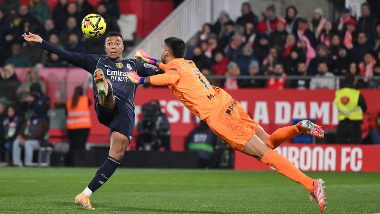 Барса остана на върха след нова грешна стъпка на Реал