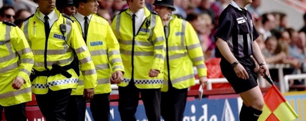 6. Уест Хем – Лийдс 1:5, май 1999 г. 
Всичко на „Ъптън парк” се разпадаше. Пет гола във вратата и изгонен Шака Хислоп. Играчите на Уест Хем дори се опитаха да погнат съдията, а накрая и Стив Ломас не се сдържа. А полицията трябваше да пази страничния рефер от недоволството на феновете.