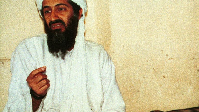 Осама бин Ладен
Този човек се превърна в лицето на глобалния джихад през последните три десетилетия. Той е един от основателите на Ал Кайда, дългогодишен лидер на организацията и мозъкът зад терористичните атаки от 11 септември и тези срещу американските посолства в Кения и Танзания през 1998 г., при които загиват над 220 цивилни.
Бин Ладен израства като наследник на богата саудитска фамилия и използва своето богатство, за да подпомогне съпротивата на муджахидините в Афганистан във войната срещу СССР. Там създава връзките и контактите с талибаните, които по-късно ще му помогнат да използва страната като база за своите терористични операции. 
След атаките от 11 септември американското правителство обявява награда от 25 милиона долара за неговата глава на бин Ладен и повежда 10-годишна кампания за залавянето му. В крайна сметка през 2011 г. е открит и ликвидиран в Пакистан при операция на щатските специални части.