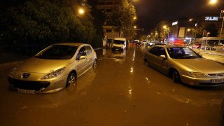 2048x1536-fit_voitures-rue-inondee-nice-3-octobre-2015