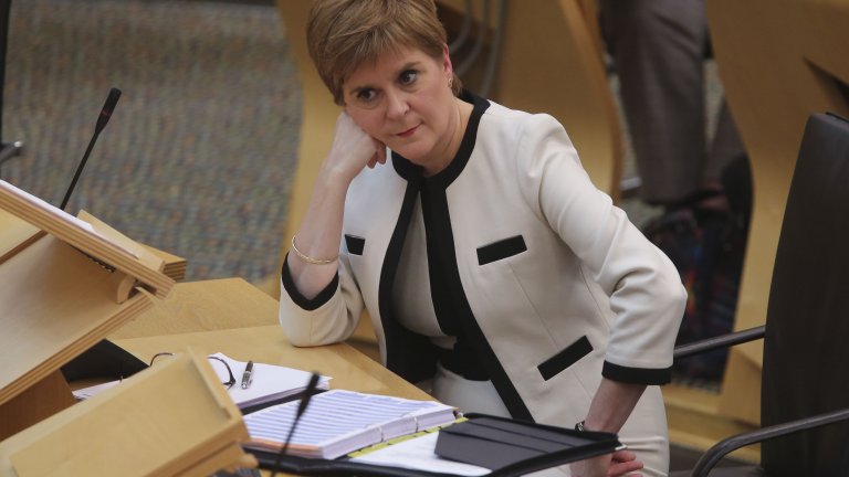 Шотландският премиер Никола Стърджън подаде оставка