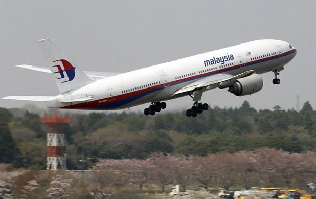 Самолетът от Малайзия може да се е "върнал обратно"