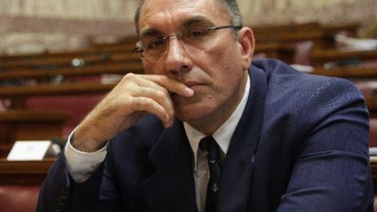 Димитрис Каменос напусна със скандал след няколко часа на поста