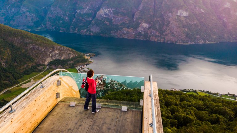 Флом - приказното кътче от рая, застрашено от набезите на туристите