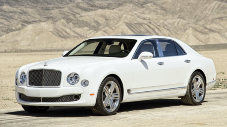 Bentley Mulsanne
Mulsanne комбинира лукса при пътуване и забавленията от високата скорост – типична черта на GT автомобилите. 6,75-литровият V8 мотор с две турбини е с 505 конски сили.
Цена: 298 900 долара