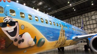 Frozen-Themed Plane - WestJet 4