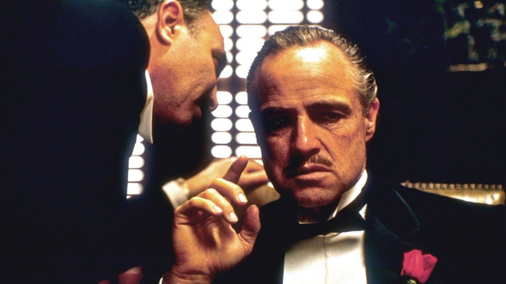 \"Кръстникът\" (The Godfather, 1972)
Каквото и предложение да бъде направено на когото и да е, то трябва да бъде отказано. Адаптацията на романа на Марио Пузо лежи дълбоко в сърцата на толкова много хора по света, че евентуален римейк би разгневи