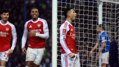 Арсенал пак се скъса да вкарва от статични положения