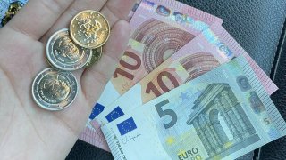 На челни позиции са и "протест" и "волейбол"