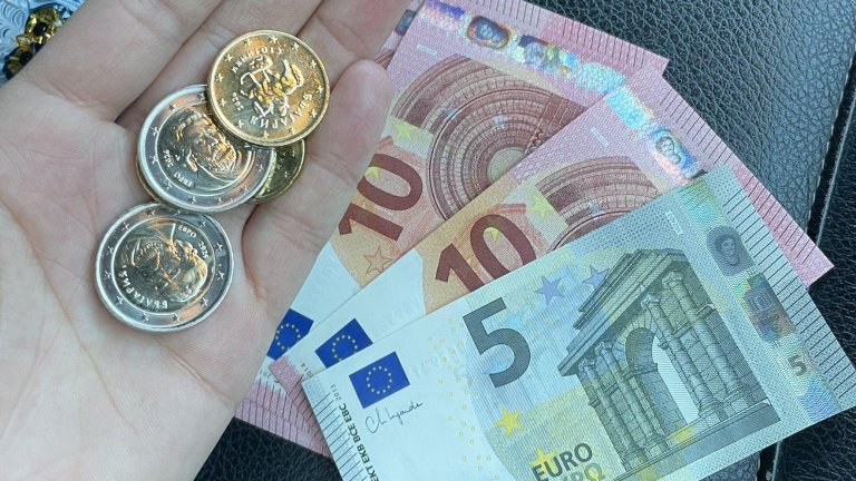 Банката призова търговците да не приемат надраскани евро банкноти