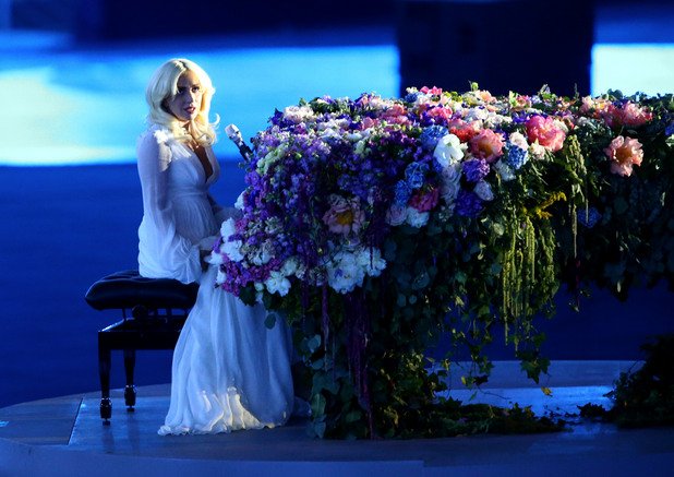 Лейди Гага беше звездната изненада на откриването на игрите