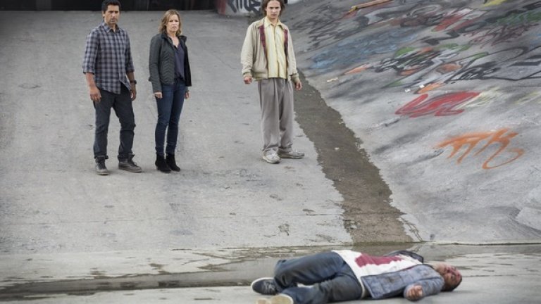 Fear the Walking Dead  
 Спин-оф продукцията на AMC е, разбира се, позиционирана и базирана в света на абсолютния им хит „Живите мъртви“. Част от любимите ви персонажи ще се появят и тук, тъй като шоуто ще проследява събитията на Земята точно преди зомби - апокалипсиса.  Естествено, че сериалът е едно от най-чаканите заглавия за лятото и част от важните неща в сюжета се пазят в пълна тайна. Единственото, което знаем е, че голяма част от основните персонажи са нови, но ще се появят и някои от познатите ни любимци, действието се развива в Лос Анджелис и разбира се, всеки, който иска да получи отговор на въпроса – как е започнало всичко, ще има този шанс. 
 Началото е през август по AMC.