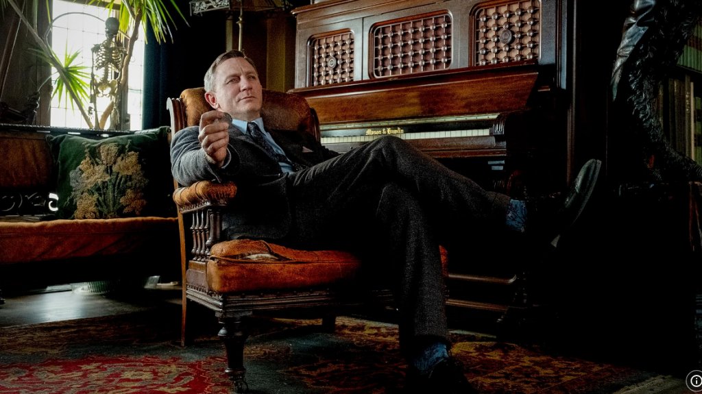 “Вади ножовете”
Къде да гледате: в Netflix 
Любопитната мистерия ни запознава с алчните наследници на милионера Харлан Тромби, който е намерен с прерязано гърло на сутринта след партито за 85-ия си рожден ден. Всеки от членовете на голямото му семейство е заподозрян за убийството, а за разкриването на извършителя е повикан детектив Беноа Бланк, който получава анонимно плик с пари с молбата да разследва случая.