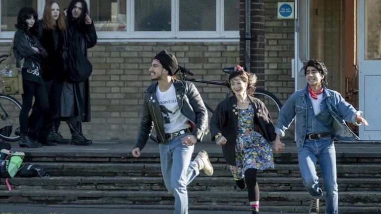 6. Blinded By the Light 
Филмът е базиран на мемоарите на Сарфраз Манзур - британски журналист и радиоводещ от пакистански произход. Blinded by the light проследява живота на едно мюсюлманско момче, което расте във Великобритания през 80-те години, както и влиянието на текстовете на Брус Спрингстийн върху него.