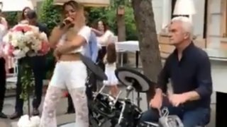 Волен Сидеров на барабаните и да живее в-к "Демокрация"