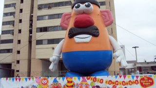 Mr._Potato_Head_Celebrates_a_Birthday_in_Lima,_Peru