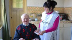 Проектът "Домашни грижи" подава ръка на възрастните хора
