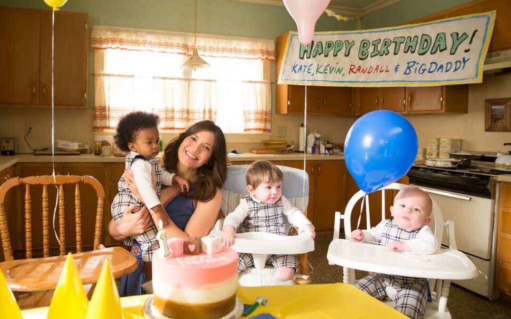 Интересни сериали има и извън фантастичните сюжети, които бягат от ежедневието. За да го докажем, подбрахме за вас някои от тях, с които да надникнете през шпионката в чуждия живот:"Това сме ние" (This is us)
Сезони: 4
Епизоди: 72Още след пилотния епизод през 2016 г. сериалът на NBC за Ребека, Джак и техните разнояйчни тризнаци трогва зрителите и бързо "пораства" с още три сезона, които в България гледаме по Fox Life. Нишката в сюжета следи отблизо отношенията в голямото семейство и прескача във времето, за да разкаже историята на всеки, в която се крие и поука за нашия собствен живот. Всички епизоди накуп са достъпни и в Netflix, Hulu и Amazon Prime, а продуцентите обявиха, че можем да очакваме и още два сезона.