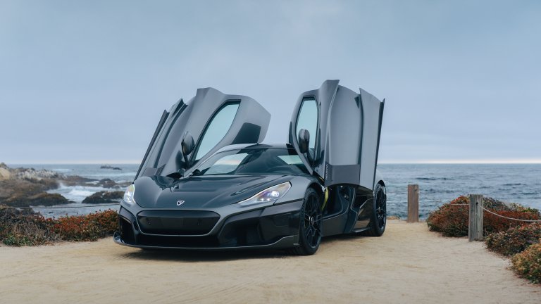 Rimac C TwoТова официално е най-мощната електрическа суперкола със своите 1914 конски сили. Автомобилът се задвижва от четири електрически мотора – по един до всяка гума. С тази мощност Rimac C Two ускорява от 0 до 100 км/ч за 1,85 секунди, а максималната му скорост е 412 км/ч. Колата обаче ще е по-скоро бутикова находка, защото от нея ще бъдат произведени общо само 150 бройки.