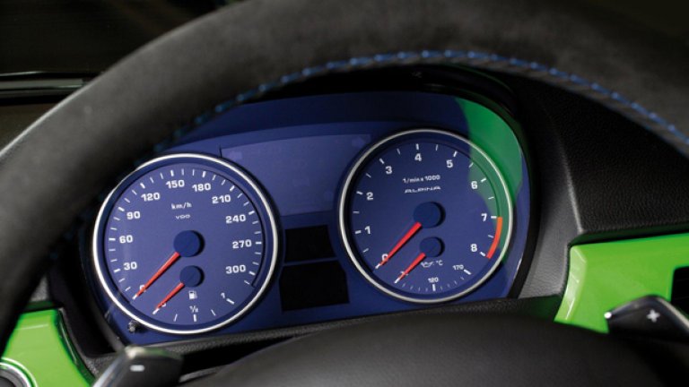 Колко често срещате автомобили с максимална скорост над 300 км/ч?