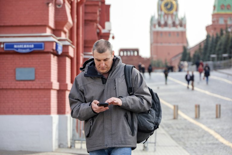 В много райони на руската столица мобилният интернет и дори достъпът до мрежа просто изчезват, правейки смартфоните почти безполезни. 