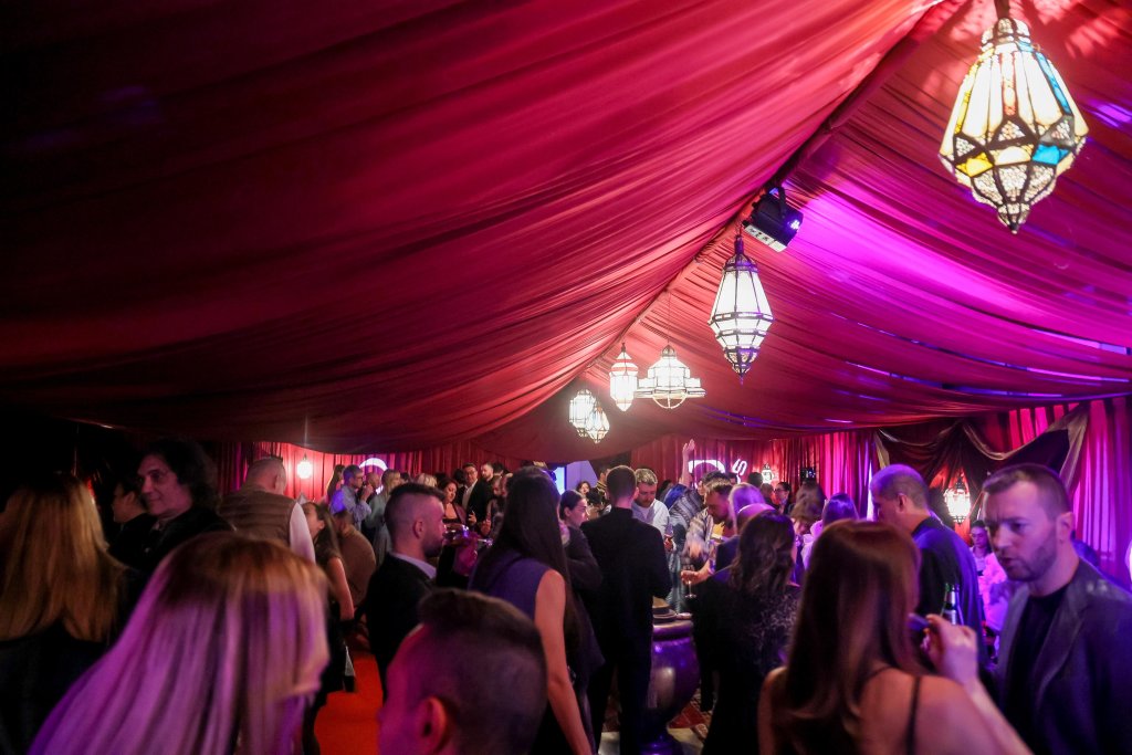 Electric Dreams - да изживееш света, без да излизаш от София