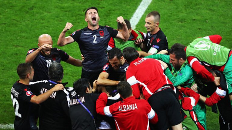 Швейцария отива на 1/8-финал, Албания би Румъния и чака