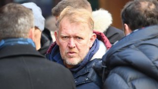 Пие всеки ден, играе карти и води тренировките пиян, но ултрасите го обожават