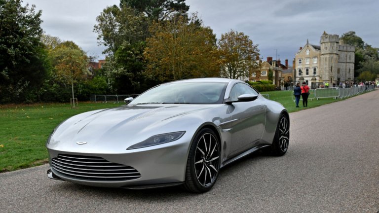 Aston Martin DB10 
Този Aston Martin е създаден специално за последния филм от поредицата за Агент 007 - "Спектър", който излиза по кината през 2015 г. От него са произведени 10 екземпляра, като осем от тях се използват на снимачната площадка.
През 2016 г. една от двете коли, които не стигат до заснемане на опасните екшън сцени, е продадена на търг за 2,4 млн. британски паунда. А през октомври 2018 г. принцеса Южени (внучка на кралица Елизабет II) избира за сватбата си другия Aston Martin DB10, който се появява в "Спектър".