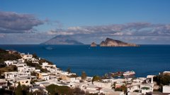 Еолийският архипелаг край Сицилия има вулканичен чар и древна история