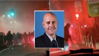 С костюм и вратовръзка през седмицата. През уикендите - хулиган.