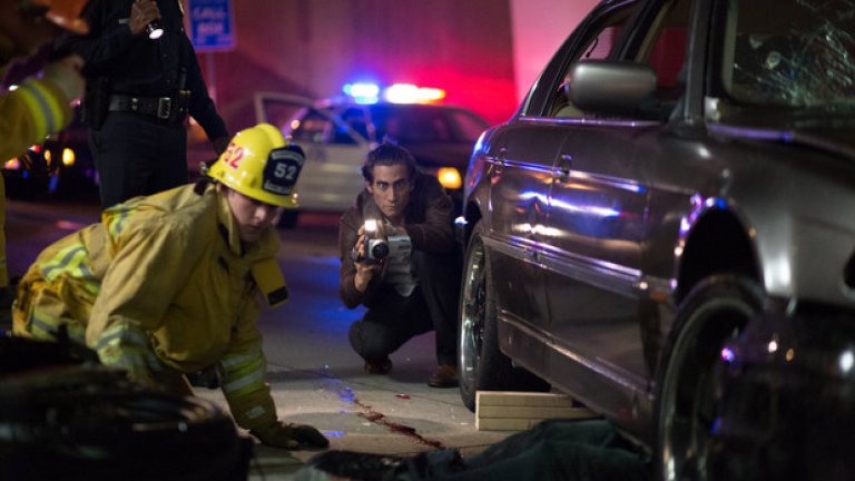 Новинарските емисии са се превърнали в криминална хроника, през която надничат абсолютната липса на професионализъм, отпадналият принцип на „поне два източника" и липсата на каквото и да е приличие.