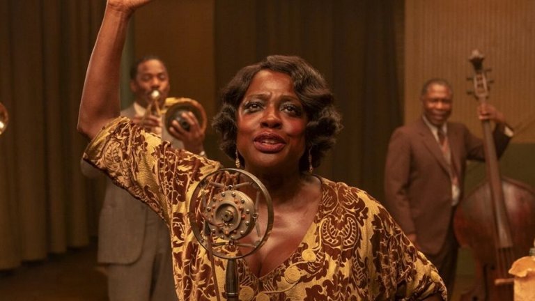 Ma Rainy's Black Bottom
Къде: Netflix
Кога: 16 декември
Още един филм, който ще ни върне десетилетия назад, този път в 20-те години на миналия век. Една звукозаписна сесия се оказва по-напрегната от очакваното, когато легендарната "Майка на блуса" Ма Рейни (Виола Дейвис) ще се конфронтира с мениджъра си за контрола над музиката ѝ. 
И тук критиците заливат филма с аплодисменти, а специално внимание посмъртно получава Чадуик Босман ("Черната пантера"), за когото участието му във филма е последна роля.