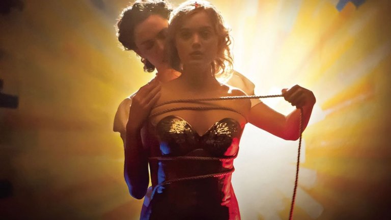 Една от най-любопитните ѝ роли е в по-малкия филм Professor Marston and the Wonder Women, където си партнира с Люк Еванс и Ребека Хол. Филмът разказва истинската история на психолога Уилям Марстън (Евънс), който създава измисления комиксов персонаж Жената чудо. Реалните вдъхновения зад образа са собствената му съпруга Елизабет, младата му студентка, а впоследствие и любовница Олив, както и културата на връзване и садомазохизъм...