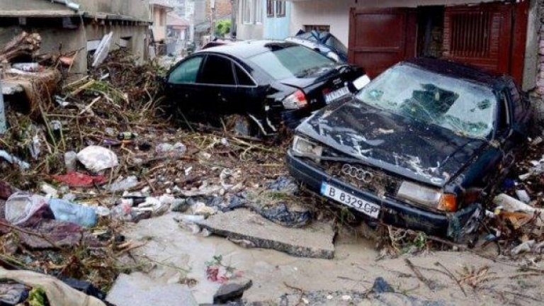 С по 10 хиляди лева еднократна помощ ще бъдат подпомогнати близките на загиналите в бедствието във Варна и Добрич, съобщи социалният мнистър Хасан Адемов